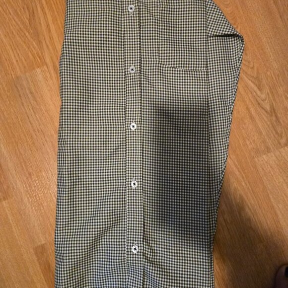 Black and White Casual Button Down Shirt with Classic Pattern - Picture 3 of 5